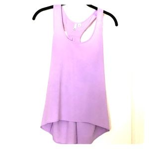 2 blouses in different colors